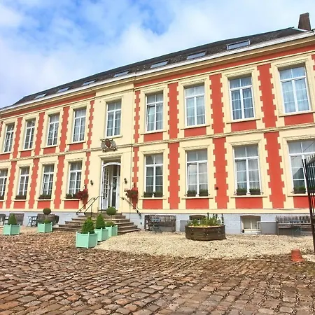 Alojamento de Acomodação e Pequeno-almoço Chateau De Moulin Le Comte 4*