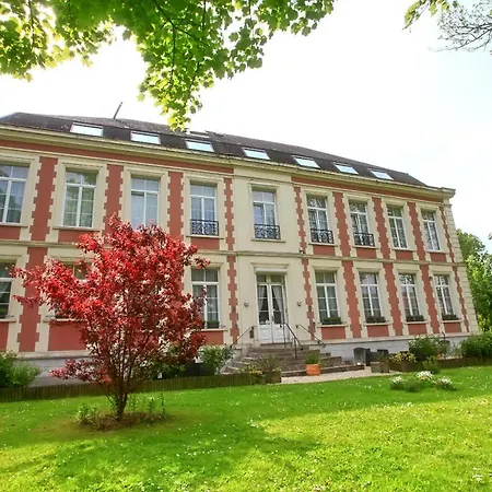 Alojamento de Acomodação e Pequeno-almoço Chateau De Moulin Le Comte