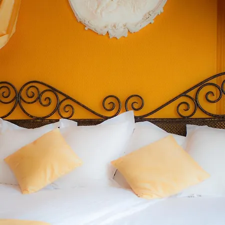 Chateau De Moulin Le Comte 4*