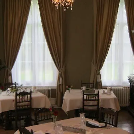 Chateau De Moulin Le Comte Alojamento de Acomodação e Pequeno-almoço Aire-sur-la-Lys