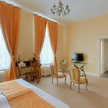 Chateau De Moulin-le-comte Bed & Breakfast Aire-sur-la-Lys