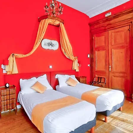 לינה וארוחת בוקר Chateau De Moulin-le-comte 3*