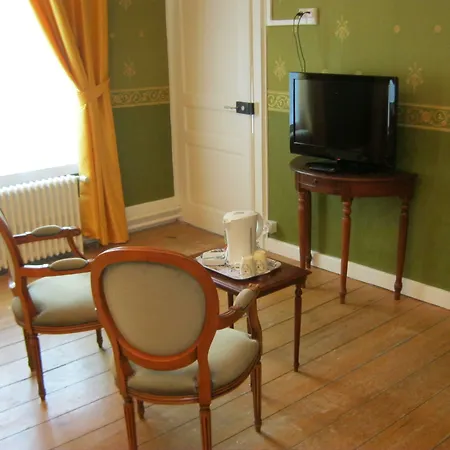 Chateau De Moulin-le-comte 3* איירה-סור-לה-ליס