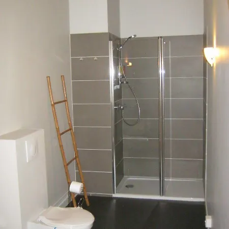 Chateau De Moulin-le-comte Bed & Breakfast 3*