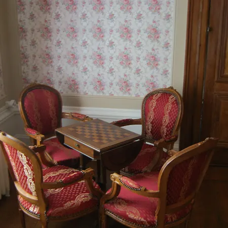 Chateau De Moulin-le-comte Bed & Breakfast