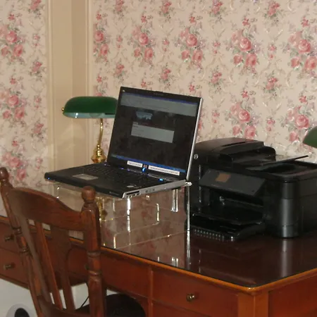 Chateau De Moulin-le-comte Bed & Breakfast