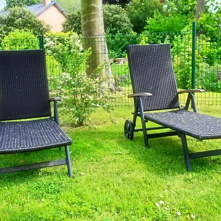 Chateau De Moulin-le-comte Bed & Breakfast 3*