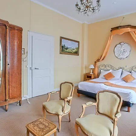 Chateau De Moulin-le-comte Aire-sur-la-Lys