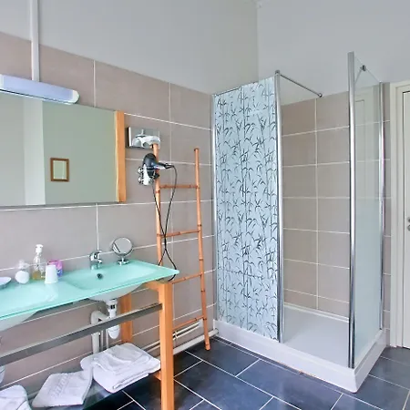 Chateau De Moulin-le-comte Bed & Breakfast