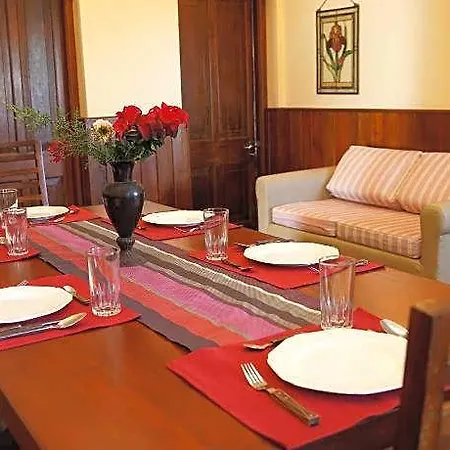 לינה וארוחת בוקר Chateau De Moulin-le-comte 3*