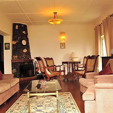 לינה וארוחת בוקר Chateau De Moulin-le-comte 3*