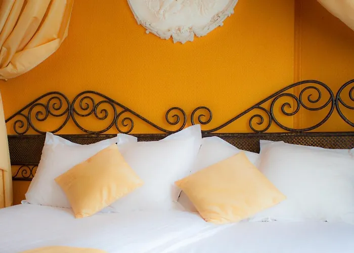 Chateau De Moulin Le Comte 3*