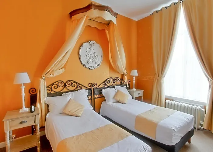 Chateau De Moulin Le Comte 3*