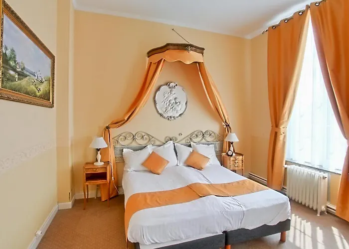 Chateau De Moulin Le Comte Aire-sur-la-Lys