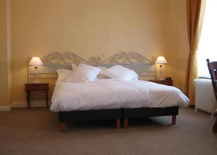 Chateau De Moulin Le Comte Couette-café