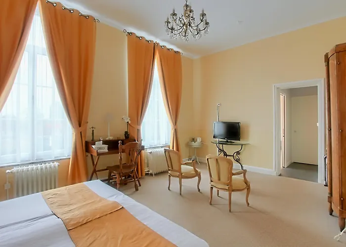 Chateau De Moulin Le Comte Couette-café Aire-sur-la-Lys