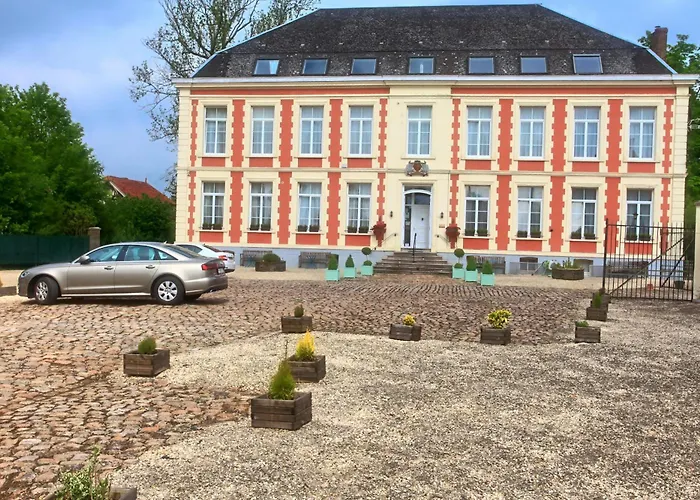 Chateau De Moulin Le Comte