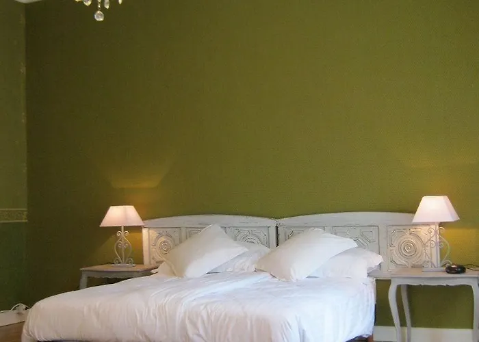 Chateau De Moulin Le Comte Couette-café Aire-sur-la-Lys