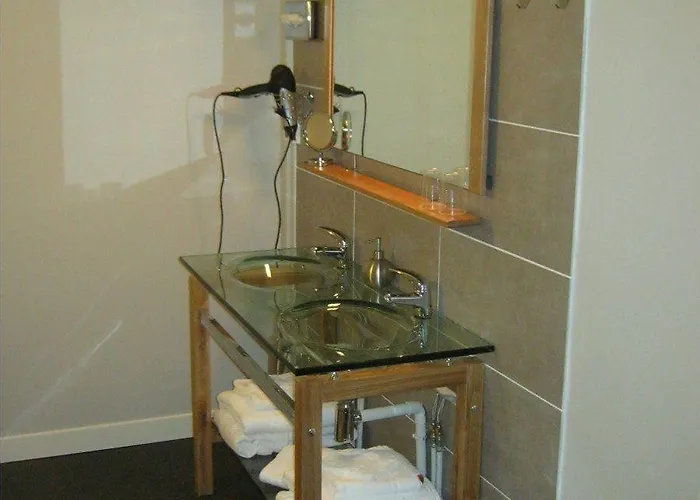 Chateau De Moulin Le Comte Couette-café 3*