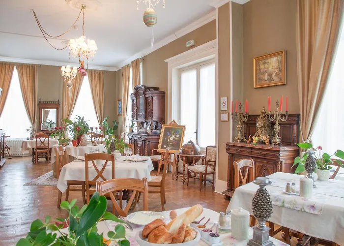 Chateau De Moulin Le Comte