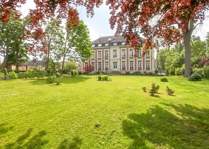 Chateau De Moulin Le Comte