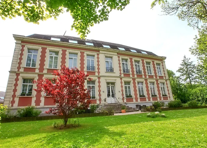 Chateau De Moulin Le Comte Couette-café 3*