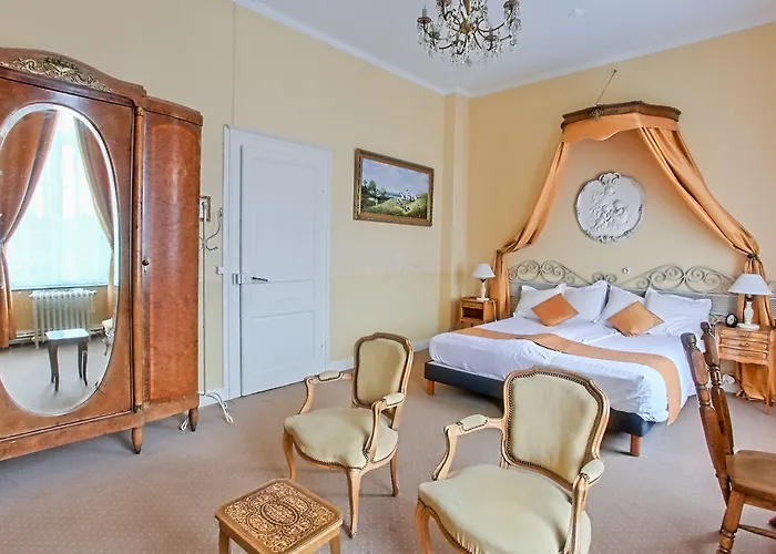 Chateau De Moulin Le Comte Aire-sur-la-Lys