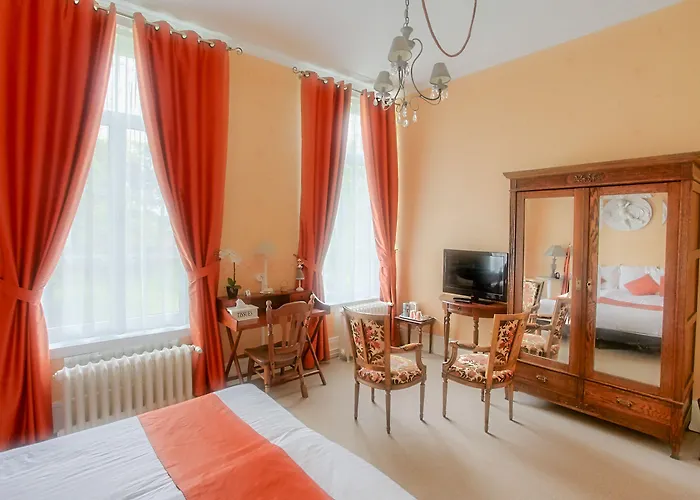 Chateau De Moulin Le Comte Couette-café